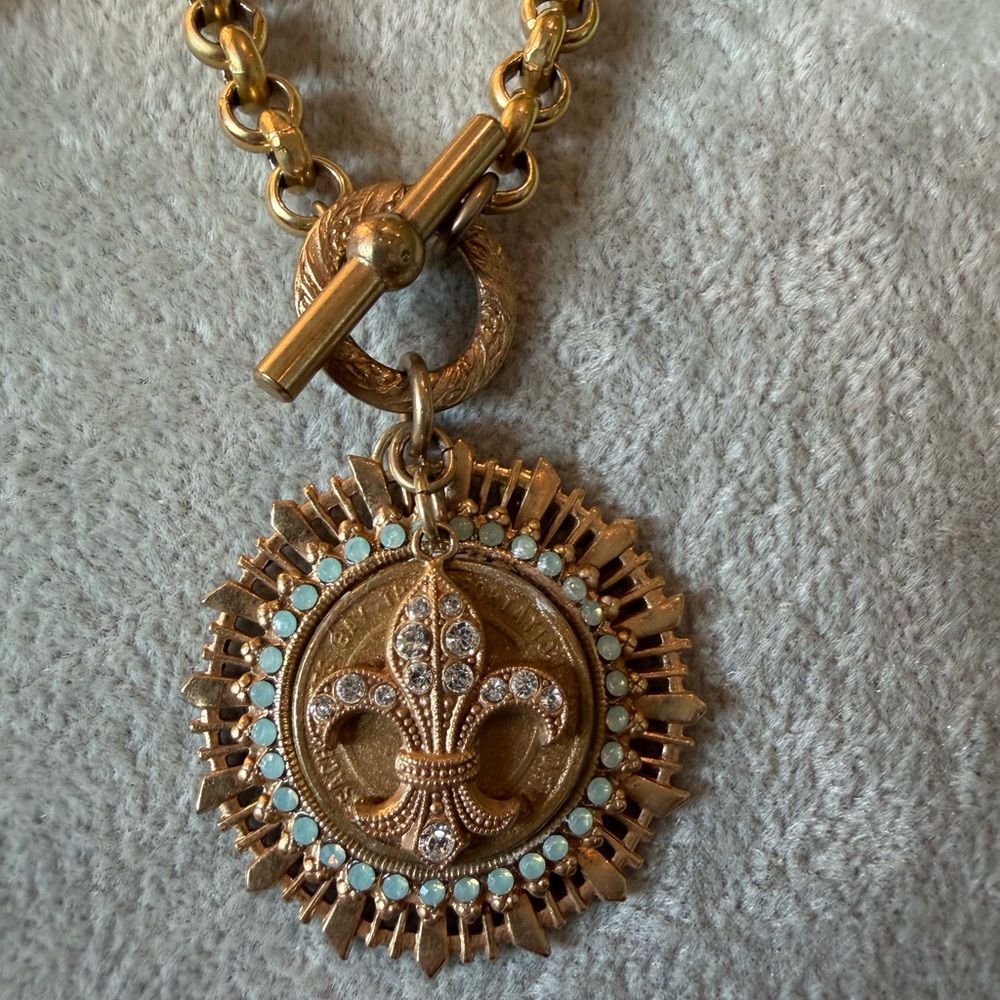 Vintage Fleur-de-Lis Medallion Necklace